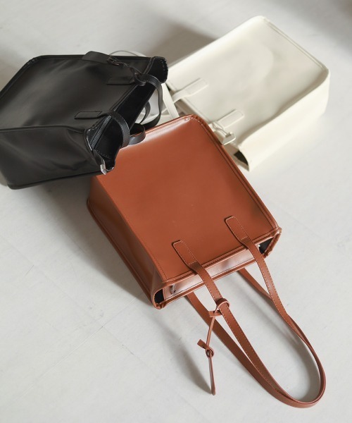 Bab(バブ)の「フェイクレザートートバッグ(トートバッグ・レディース・ブラック/オフホワイト/キャメル・ONESIZE)」の6枚目の写真