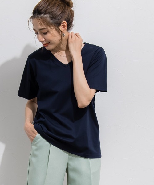 Pierrot(ピエロ)の「シルケットコットンTシャツ Vネック(Tシャツ/カットソー・レディース・オフホワイト/ブラック/グレイッシュベージュ/ネイビー/ピンク・S/M/L)」の5枚目の写真