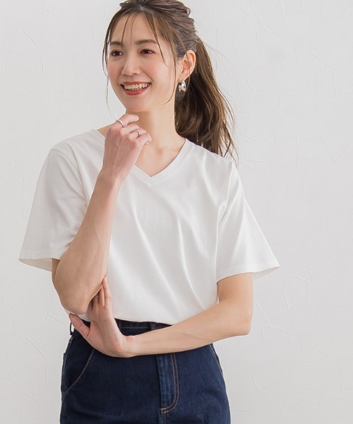 Pierrot(ピエロ)の「シルケットコットンTシャツ Vネック(Tシャツ/カットソー・レディース・オフホワイト/ブラック/グレイッシュベージュ/ネイビー/ピンク・S/M/L)」の2枚目の写真