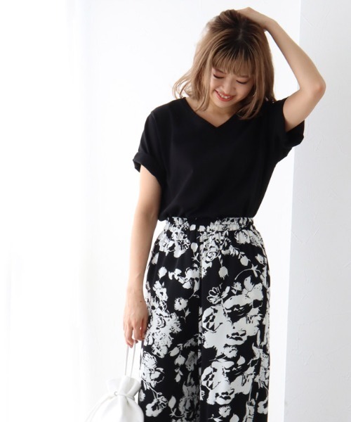 Pierrot(ピエロ)の「シルケットコットンTシャツ Vネック(Tシャツ/カットソー・レディース・オフホワイト/ブラック/グレイッシュベージュ/ネイビー/ピンク・S/M/L)」の3枚目の写真