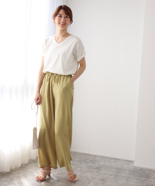 Pierrot(ピエロ)の「シルケットコットンTシャツ Vネック(Tシャツ/カットソー・レディース・オフホワイト/ブラック/グレイッシュベージュ/ネイビー/ピンク・S/M/L)」の17枚目の写真