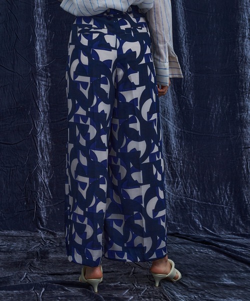 PUBLIC TOKYO（パブリックトウキョウ）の「ジオメアートワイドパンツ/ウォッシャブル（その他パンツ・レディース・パープル/ネイビー・FREE）」の4枚目の写真