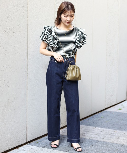 SLOBE IENA（スローブイエナ）の「ラッフルTシャツ◆（Tシャツ/カットソー・レディース・ホワイト系その他/ブラック/ホワイト・FREE）」の4枚目の写真