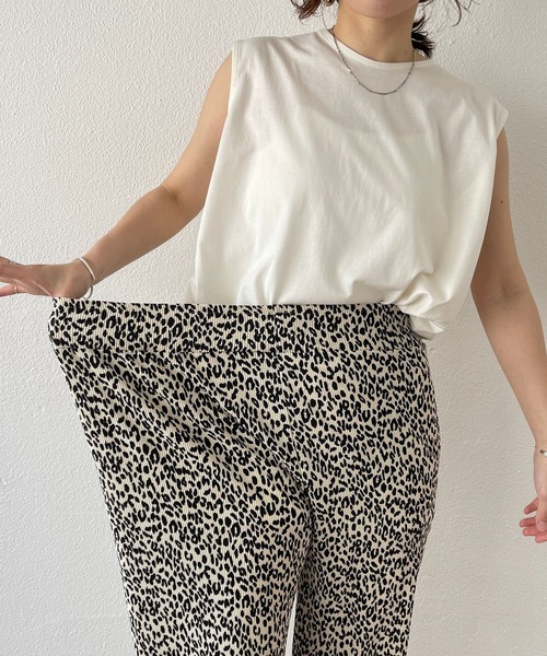 wee9s（ウィークス）の「【セルフカット可能】"osaka" leopard pleats pants / セルフカット可能なレオパードプリーツパンツ（スウェットパンツ・レディース・ブラック/ブルー/アイボリー・FREE）」の5枚目の写真