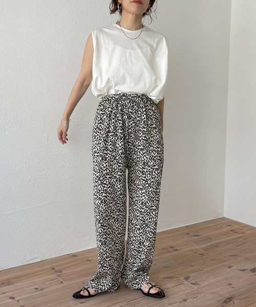 wee9s（ウィークス）の「【セルフカット可能】"osaka" leopard pleats pants / セルフカット可能なレオパードプリーツパンツ（スウェットパンツ・レディース・ブラック/ブルー/アイボリー・FREE）」の9枚目の写真