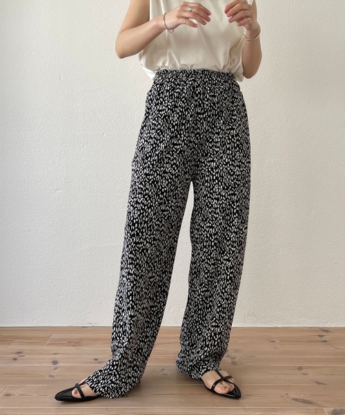 wee9s（ウィークス）の「【セルフカット可能】"osaka" leopard pleats pants / セルフカット可能なレオパードプリーツパンツ（スウェットパンツ・レディース・ブラック/ブルー/アイボリー・FREE）」の20枚目の写真