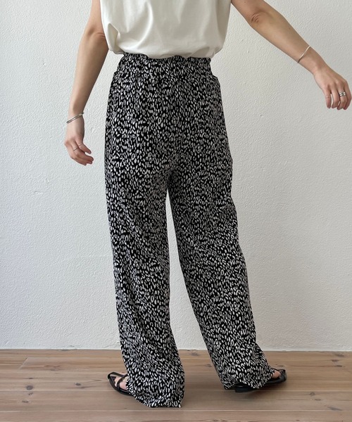 wee9s（ウィークス）の「【セルフカット可能】"osaka" leopard pleats pants / セルフカット可能なレオパードプリーツパンツ（スウェットパンツ・レディース・ブラック/ブルー/アイボリー・FREE）」の17枚目の写真