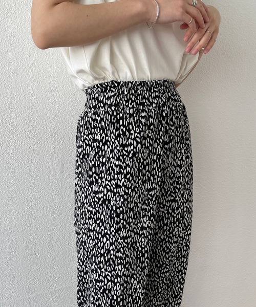 wee9s（ウィークス）の「【セルフカット可能】"osaka" leopard pleats pants / セルフカット可能なレオパードプリーツパンツ（スウェットパンツ・レディース・ブラック/ブルー/アイボリー・FREE）」の6枚目の写真