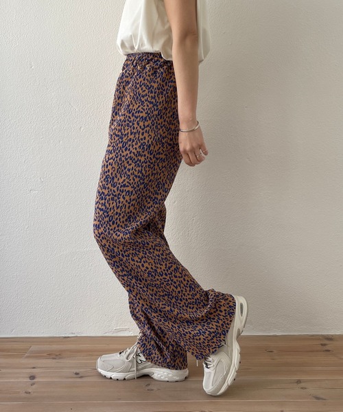 wee9s（ウィークス）の「【セルフカット可能】"osaka" leopard pleats pants / セルフカット可能なレオパードプリーツパンツ（スウェットパンツ・レディース・ブラック/ブルー/アイボリー・FREE）」の21枚目の写真