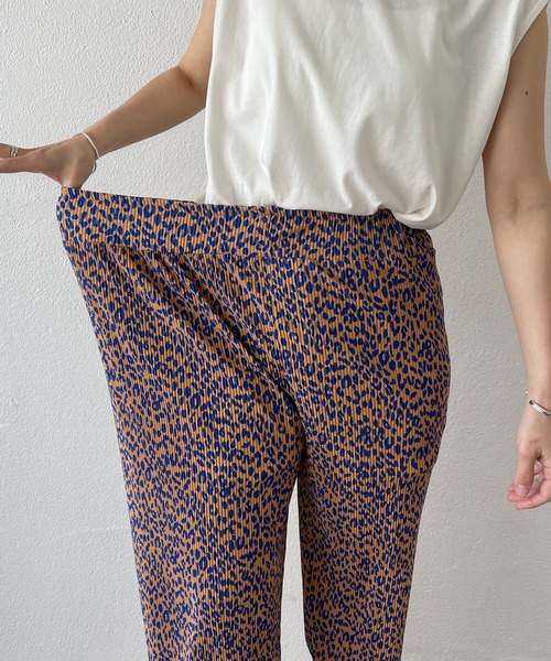 wee9s（ウィークス）の「【セルフカット可能】"osaka" leopard pleats pants / セルフカット可能なレオパードプリーツパンツ（スウェットパンツ・レディース・ブラック/ブルー/アイボリー・FREE）」の7枚目の写真