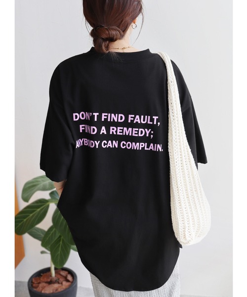 reca(レカ)の「バックプリントロゴロンTシャツ(Tシャツ/カットソー・レディース・ホワイト/チャコール/グレイッシュベージュ/ピンク/ホワイト系その他/オートミール/ホワイト系その他2/グレー系/ブラック/ベージュ系その他/グレー系その他・FREE)」の5枚目の写真