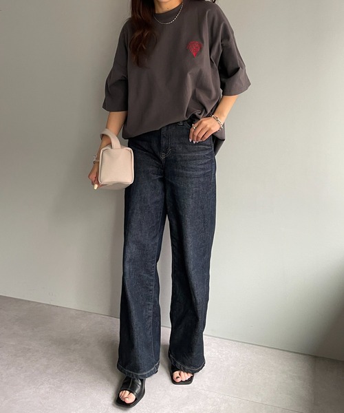 DISCOAT(ディスコート)の「【WEB限定】ワンポイント刺繍半袖Tシャツ(Tシャツ/カットソー・レディース・ホワイト/チャコールグレー/ライトグレー/オフホワイト/ネイビー・FREE)」の14枚目の写真
