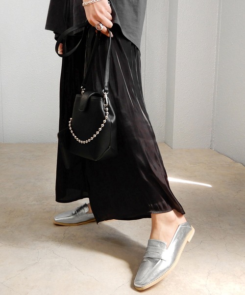 alala(アララ)の「メタリックローファー/かかとが踏めるバブーシュ ◇(ローファー・レディース・ブラック/シルバー/ゴールド・S/M/L/LL)」の5枚目の写真