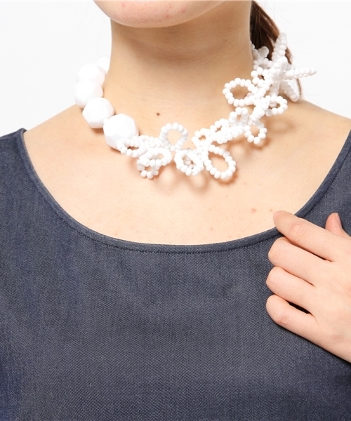Demi-Luxe BEAMS（デミルクス ビームス）の「FLORIAN / ホワイトビーズ ネックレス（ネックレス・レディース・ホワイト・ONE SIZE）」の4枚目の写真