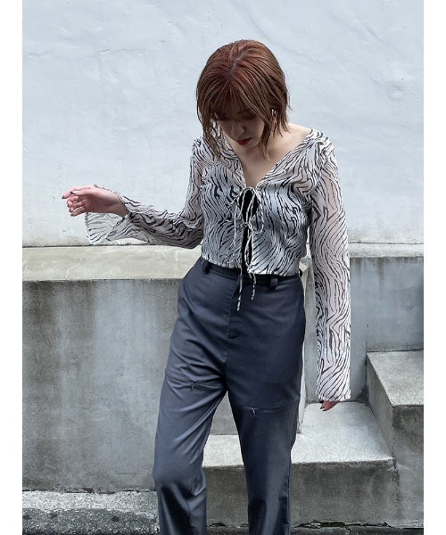 ENVYM（アンビー）の「フロントリボンＢＬ（シャツ/ブラウス・レディース・ブラウン/グレー・FREE）」の6枚目の写真