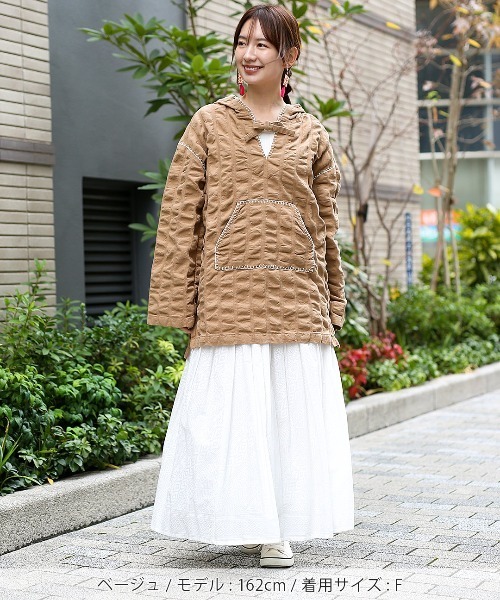 チチカカ(チチカカ)の「ギャザーストライププルオーバー(パーカー・レディース・ベージュ/パープル/カーキ・FREE)」の4枚目の写真