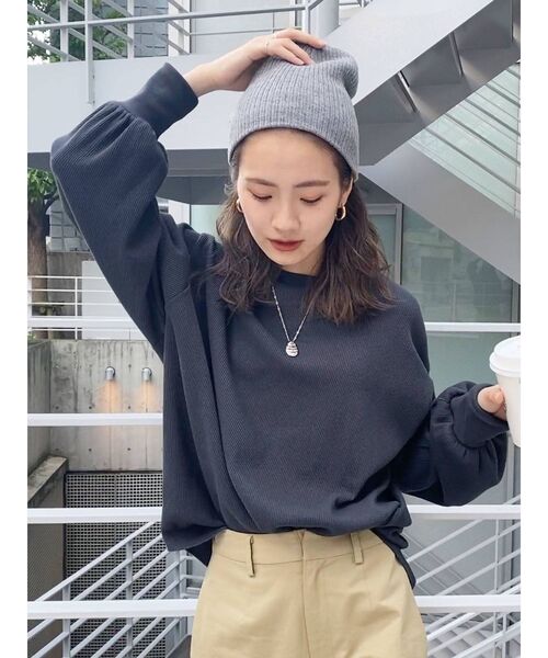 Ungrid（アングリッド）の「【WEB限定】スリーブボリュームワッフルロングスリーブTee（Tシャツ/カットソー・レディース・チャコールグレー/アイボリー/ブルー/オレンジ/ピンク/レッド/ブラウン・FREE）」の17枚目の写真