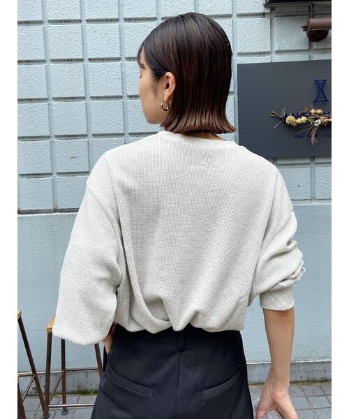 Ungrid（アングリッド）の「【WEB限定】スリーブボリュームワッフルロングスリーブTee（Tシャツ/カットソー・レディース・チャコールグレー/アイボリー/ブルー/オレンジ/ピンク/レッド/ブラウン・FREE）」の14枚目の写真