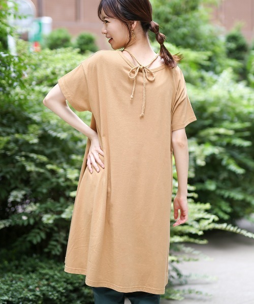 Kappa(カッパ)の「Kappa コラボ 吸汗速乾・接触冷感ホルターワンピース【Kappa×チチカカ】(ワンピース・レディース・カーキ/マスタード・MEDIUM)」の4枚目の写真