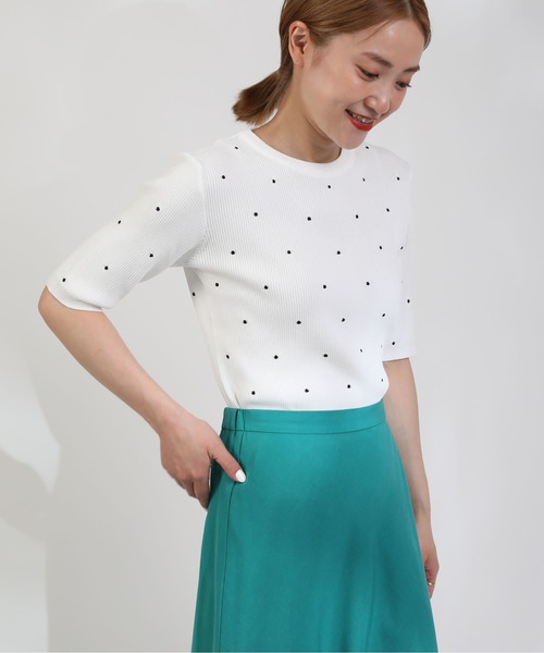 PICCIN(ピッチン)の「ドット柄刺繍ニット(ニット/セーター・レディース・ホワイト/ブラック/ライトグリーン・M)」の1枚目の写真