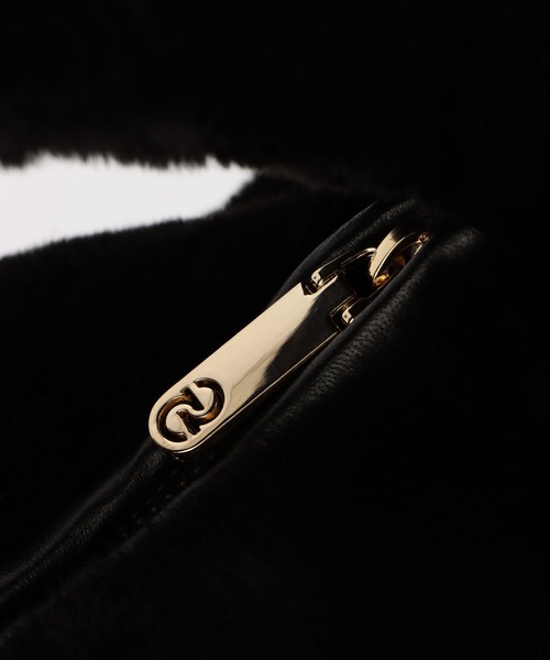 ANITA BILARDI（アニタビラルディ）の「【ANITA BILARDI(アニタ ビラルディ)】DONUTS BAG / フェイクファーショルダーバッグ（ショルダーバッグ・レディース・ブラック/アイボリー・2）」の8枚目の写真