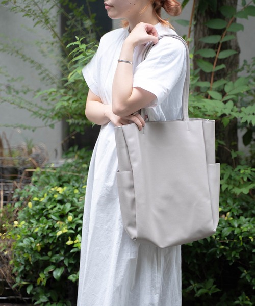 polka polka(ポルカポルカ)の「polka polka / ポルカポルカ 収納上手 ポケット トートバッグ レザー Storage tote SDI(トートバッグ・レディース・ブラック/ベージュ/グレー/グレイッシュベージュ/チャコール/シルバー・FREE)」の3枚目の写真