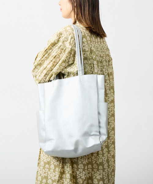 polka polka(ポルカポルカ)の「polka polka / ポルカポルカ 収納上手 ポケット トートバッグ レザー Storage tote SDI(トートバッグ・レディース・ブラック/ベージュ/グレー/グレイッシュベージュ/チャコール/シルバー・FREE)」の6枚目の写真
