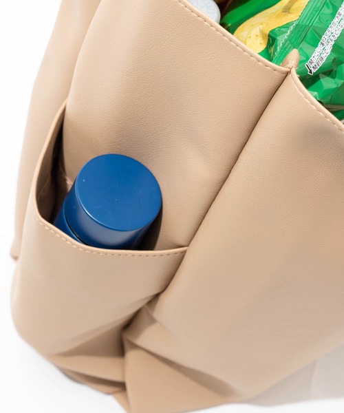 polka polka(ポルカポルカ)の「polka polka / ポルカポルカ 収納上手 ポケット トートバッグ レザー Storage tote SDI(トートバッグ・レディース・ブラック/ベージュ/グレー/グレイッシュベージュ/チャコール/シルバー・FREE)」の16枚目の写真