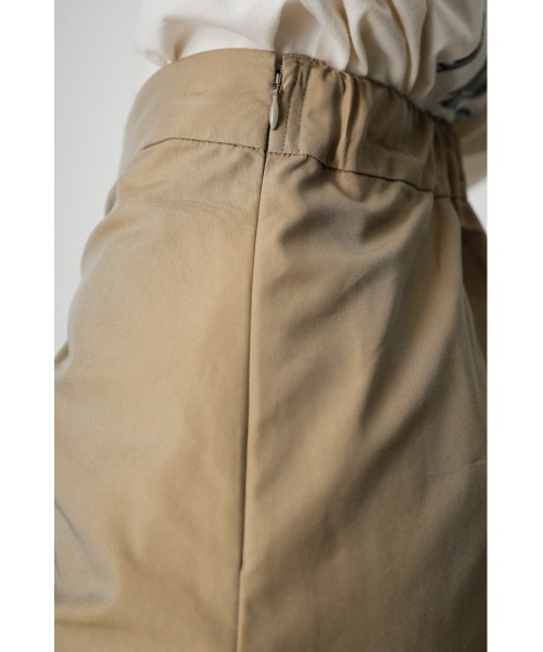 AZUL by moussy（アズールバイマウジー）の「SHIRRING CHAMBRAY MIDI SKIRT/シャーリングシャンブレーミディスカート（スカート・レディース・ダークグリーン/ベージュ・SMALL/MEDIUM）」の11枚目の写真