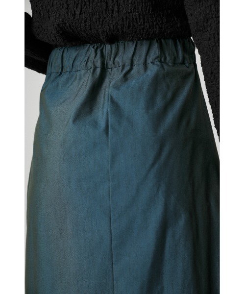 AZUL by moussy（アズールバイマウジー）の「SHIRRING CHAMBRAY MIDI SKIRT/シャーリングシャンブレーミディスカート（スカート・レディース・ダークグリーン/ベージュ・SMALL/MEDIUM）」の19枚目の写真