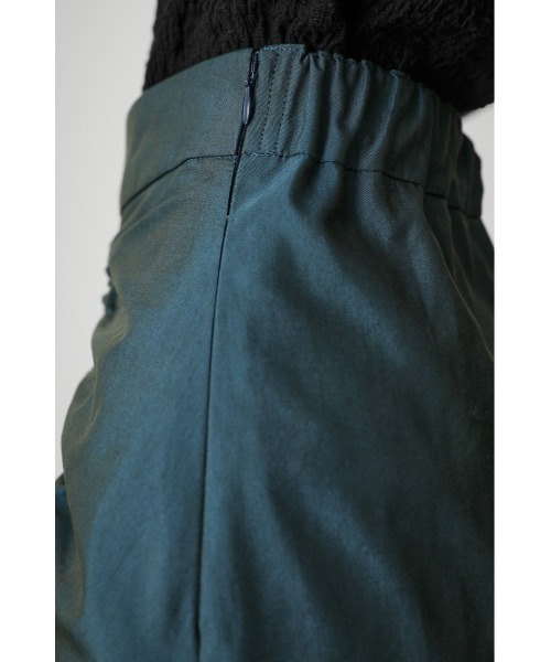 AZUL by moussy（アズールバイマウジー）の「SHIRRING CHAMBRAY MIDI SKIRT/シャーリングシャンブレーミディスカート（スカート・レディース・ダークグリーン/ベージュ・SMALL/MEDIUM）」の20枚目の写真