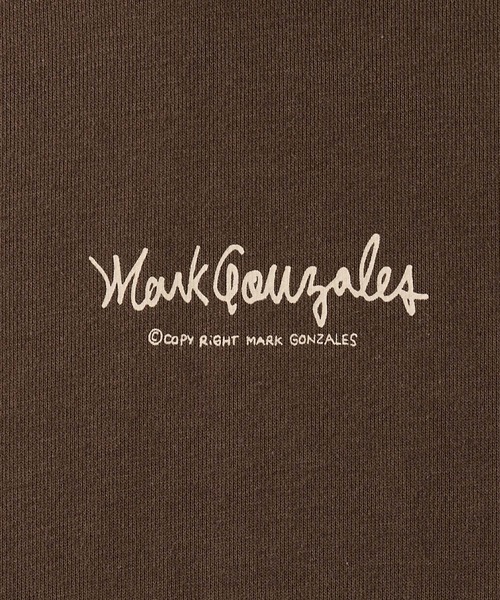 Mark Gonzales（マーク・ゴンザレス）の「Mark Gonzales / マークゴンザレス 別注 ロゴ刺繍 テキストグラフィック