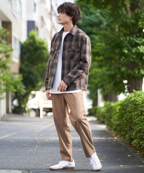 a.v.v(アーヴェヴェ)の「チェック柄CPOワイドジャケット(カバーオール・メンズ・ベージュ/ブラック・48/46/50)」の4枚目の写真