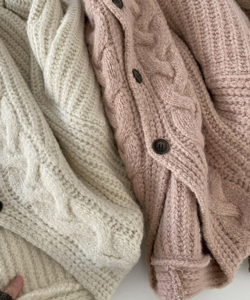 EPICKS（エピックス）の「ケーブル編みボリュームスリーブカーディガン（カーディガン/ボレロ・レディース・グレー/アイボリー/ピンク・F）」の4枚目の写真