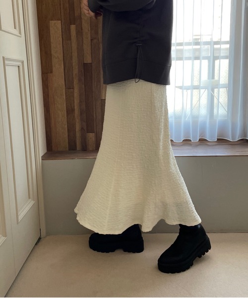 LOWRYS FARM（ローリーズファーム）の「フクレジャガードフレアスカート　173671（スカート・レディース・アイボリー/ブラック/ブラウン・FREE）」の2枚目の写真