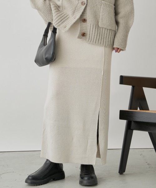 CLEARIMPRESSION （クリアインプレッション）の「フロントスリットニットナロースカート（スカート・レディース・アイボリー/グリーン/ブラック・FREE）」の4枚目の写真