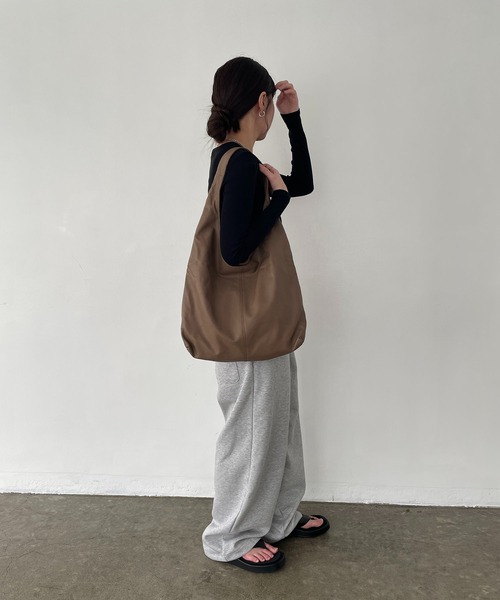 EFOLE(エフォル)の「【軽量/大容量/PC収納】ワンハンドル ビッグ ショルダーバッグ(ショルダーバッグ・レディース・ライトグレー/ベージュ/ブラック・FREE)」の20枚目の写真