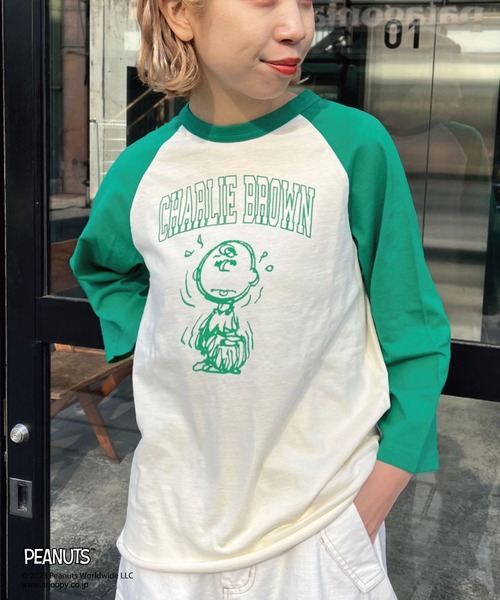 PEANUTS(ピーナッツ)の「【PEANUTS/ピーナッツ】ラグランプリントロゴT(Tシャツ/カットソー・レディース・ブラック/レッド/グリーン・FREE)」の3枚目の写真