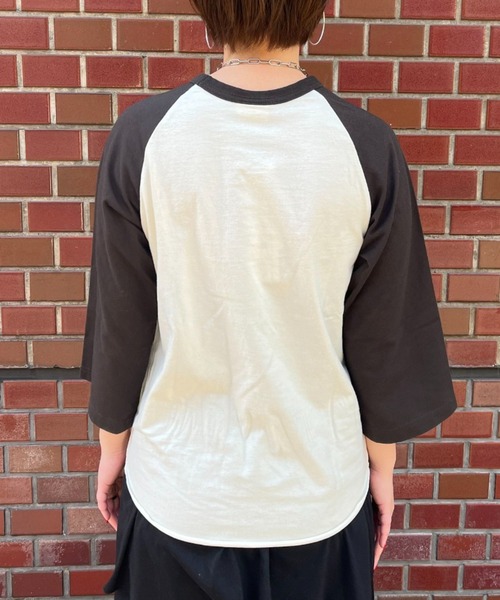 PEANUTS(ピーナッツ)の「【PEANUTS/ピーナッツ】ラグランプリントロゴT(Tシャツ/カットソー・レディース・ブラック/レッド/グリーン・FREE)」の17枚目の写真