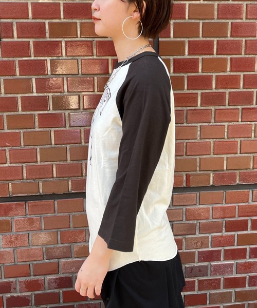 PEANUTS(ピーナッツ)の「【PEANUTS/ピーナッツ】ラグランプリントロゴT(Tシャツ/カットソー・レディース・ブラック/レッド/グリーン・FREE)」の16枚目の写真