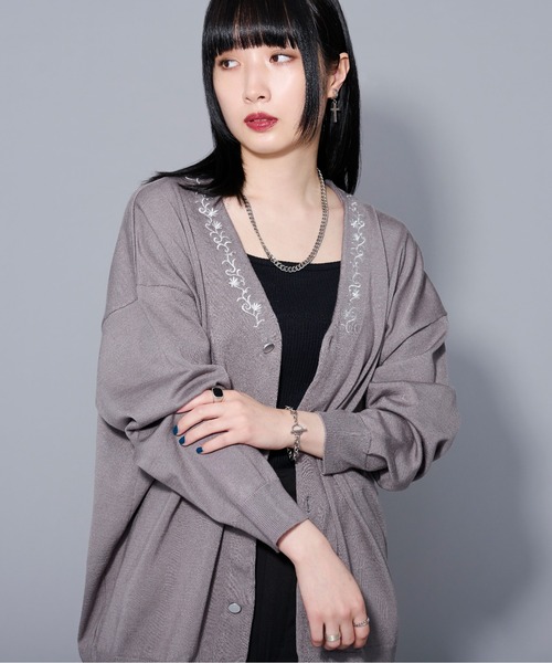 Ellno Loset（エルノロゼット）の「フラワー刺繍Vネックカーディガン 