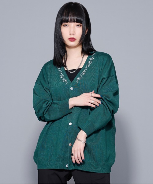 Ellno Loset（エルノロゼット）の「フラワー刺繍Vネックカーディガン 
