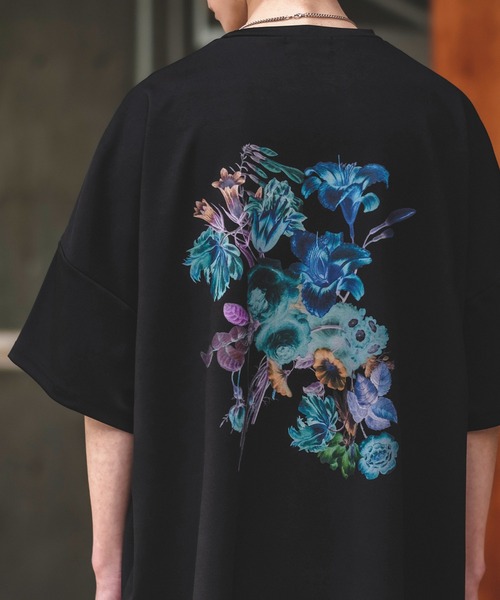 NULL（ヌル）の「【NULL】フラワー バックプリント ポンチ 半袖Tシャツ（Tシャツ/カットソー・メンズ・ホワイト/ブラック・MEDIUM/LARGE）」の2枚目の写真