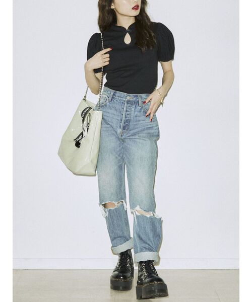 jouetie(ジュエティ)の「パイピングパワショルチャイナトップス(Tシャツ/カットソー・レディース・ブラック/ベージュ/オフホワイト/ブルー・MEDIUM)」の5枚目の写真