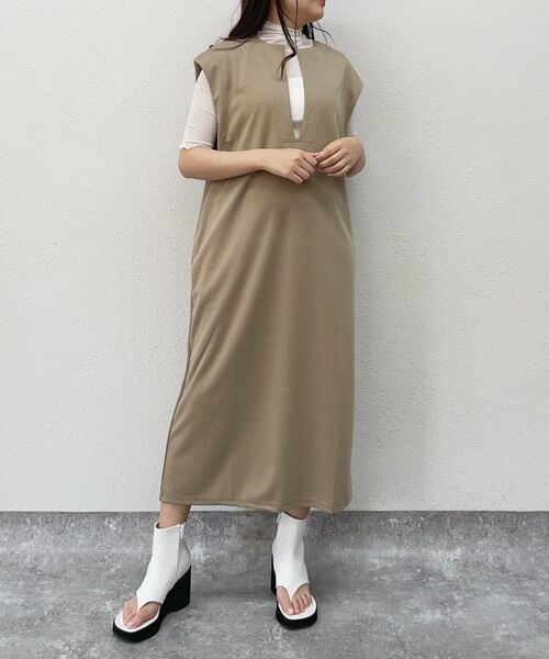 kivi（キヴィ）の「キーネックノースリワンピ（ワンピース・レディース・ブルー/ベージュ/ブラック・FREE）」の11枚目の写真