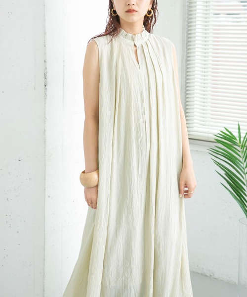 KBF(ケイビーエフ)の「プチフリルスリーブレスワンピース(ワンピース・レディース・ブラック/ライトベージュ/グリーン系その他・ONE)」の4枚目の写真