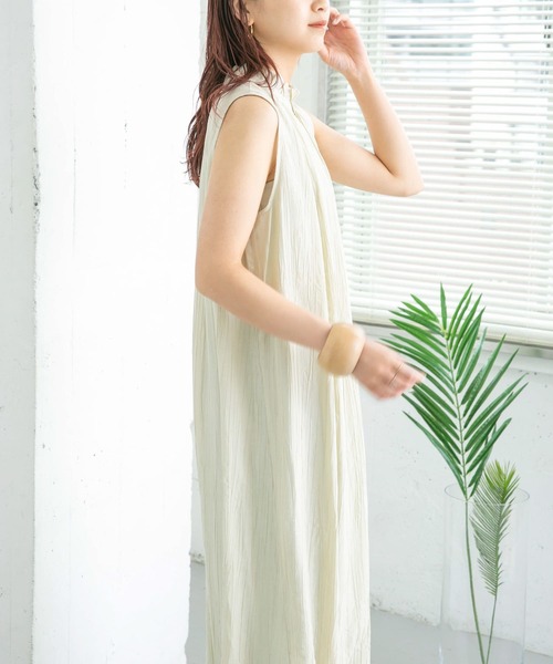 KBF(ケイビーエフ)の「プチフリルスリーブレスワンピース(ワンピース・レディース・ブラック/ライトベージュ/グリーン系その他・ONE)」の5枚目の写真