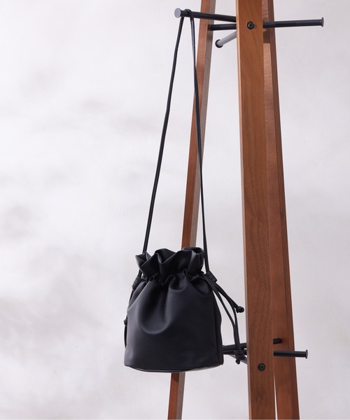 Chez toi(シェトワ)の「合皮巾着ショルダーBAG(ショルダーバッグ・レディース・グリーン/モカ/ブラック・FREE)」の5枚目の写真
