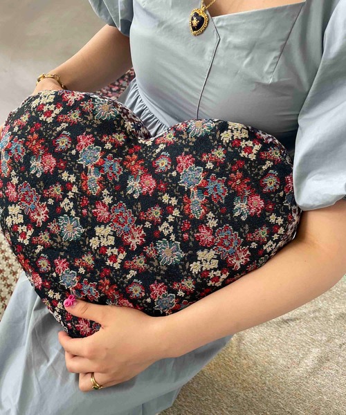 Casselini（キャセリーニ）の「Casselini(キャセリーニ)ハートダイカットクッション（クッション/クッションカバー・レディース・アイボリー/アニマル/ブルー/ベージュ/ネイビー/グリーン・FREE）」の4枚目の写真