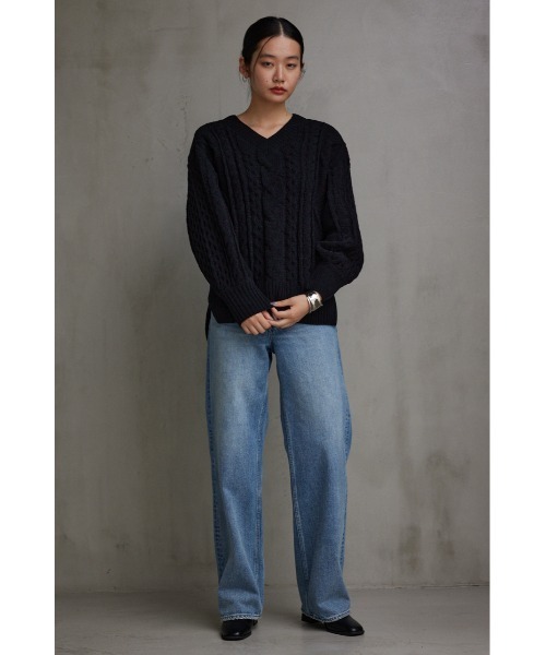 AZUL by moussy(アズールバイマウジー)の「シェニールケーブルVネックニットトップス(ニット/セーター・レディース・ブラック/ベージュ/グレー/アイボリー/ミント・SMALL/MEDIUM)」の7枚目の写真